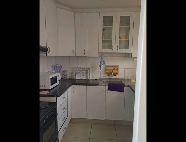 1.5 BEDROOM APARTMENT TO LET IN GLENWOOD